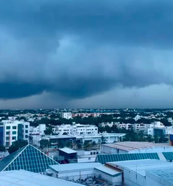 Las intensas lluvias que sorprendieron a los habitantes de Cancún la tarde de este jueves. Foto: SIPSE