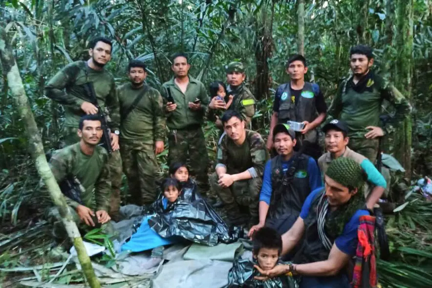 Después de 40 días, encuentran con vida a los 4 menores perdidos en la selva de Colombia