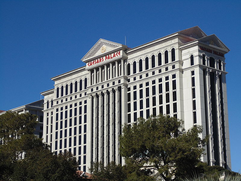 Video: Un hombre tomo una mujer de rehén y se atrincheró en el Hotel Caesars Palace de Las Vegas