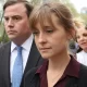 Cumple su condena la actriz Allison Mack, por delitos en la secta NXIVM