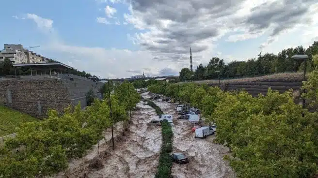 Video: Inundaciones en Zaragoza, España, arrastra autos y deja atrapadas a varias personas