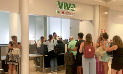 Denuncian a Viva Aerobus por sobre vender vuelos en el Aeropuerto de Cancún- Por Esto
