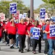 Inician protesta empleados de Ford, General Motors y Stellantis en Estados Unidos