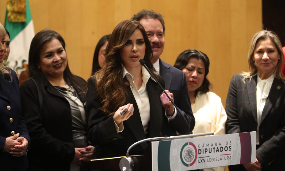 Gloria Trevi celebra aprobación de ley en contra de la trata de personas