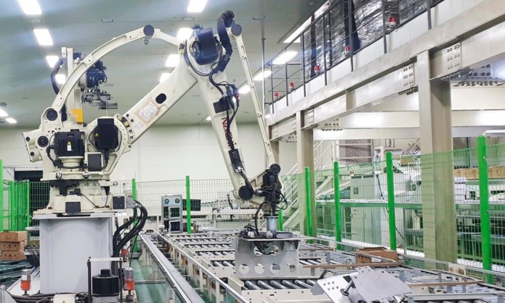 Robot industrial confunde a obrero con caja y lo aplasta en planta de Seúl