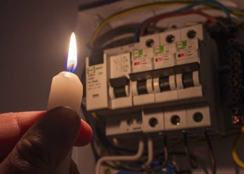 Apagon masivo en la peninsula de Yucatan deja a millones sin electricidad