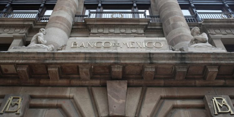 Banxico sorprende con reducción de su tasa de interés a 9%