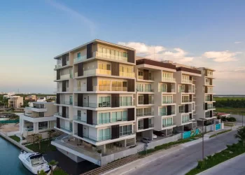 Imagen que ilustra el costo promedio de alquiler de departamentos en Cancún. Representación visual de diferentes precios y zonas