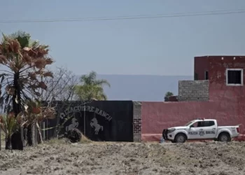 Harfuch confirma asesinatos y torturas en Teuchitlán, pero niega indicios de un centro de exterminio