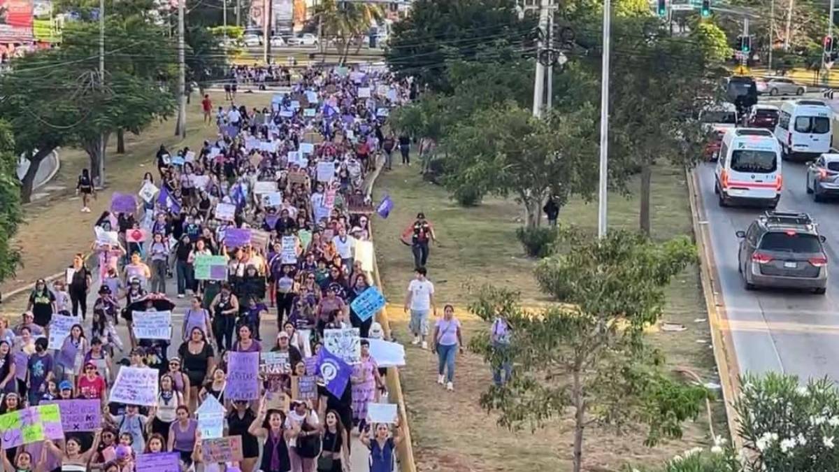 Marcha 8M en Cancún transcurre de manera pacífica