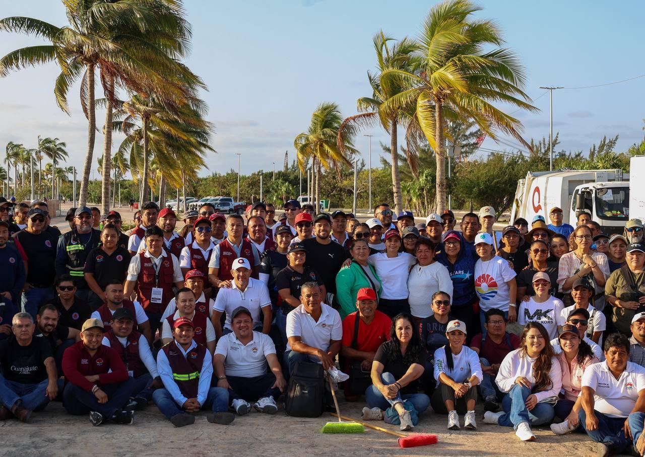 Realizan mega limpieza de Malecón Tajamar en Cancún