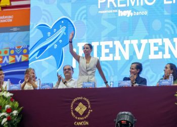 Ana Paty Peralta, atestiguó la inauguración del Premio Lidera 2025, de la Red de Colegios Altius y la Red Prepa Anáhuac
