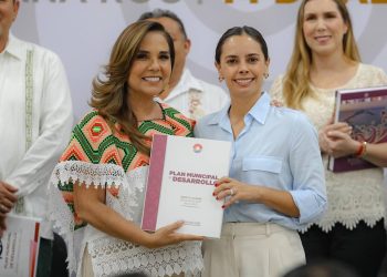 Ana Paty Peralta entregó a la Gobernadora, Mara Lezama, el Plan Municipal de Desarrollo (PMD) 2024-2027