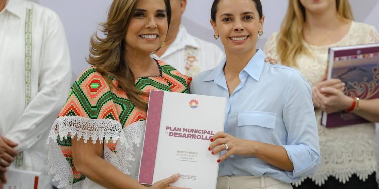 Ana Paty Peralta entregó a la Gobernadora, Mara Lezama, el Plan Municipal de Desarrollo (PMD) 2024-2027