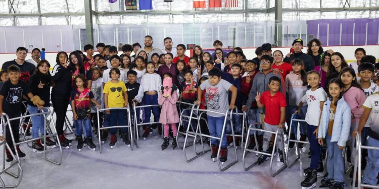 Ana Paty Peralta, convivió con deportistas en la pista de hielo Cancún “Happi Arena”