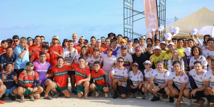 Realizan el torneo de fútbol playero “Cancún Nuuch League 2025”.