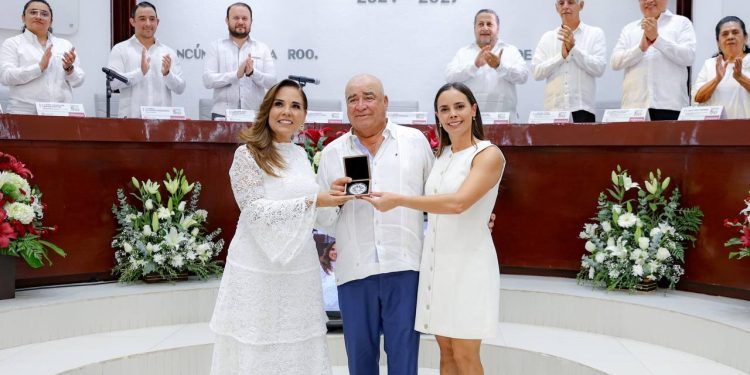 Entrega Ana Paty Peralta y Mara Lezama Medalla al Mérito Ciudadano “Sigfrido Paz Paredes” edición 2025