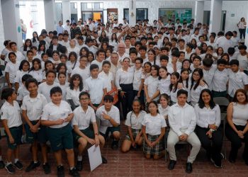 Ana Paty Peralta, otorgó el reconocimiento “Yo no  soy Cómplice” al Campo Escuela San José
