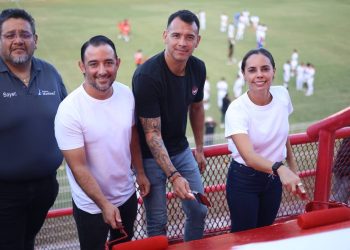 Ana Paty Peralta realiza jornada de mantenimiento y pintura en el Estadio Cancún 86