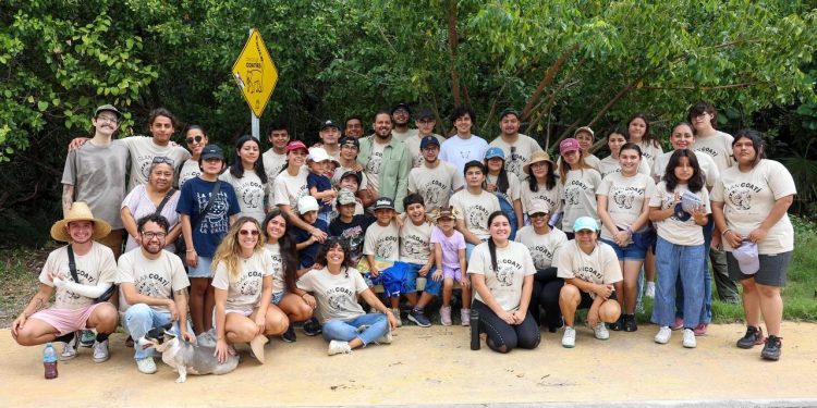 Ana Paty Peralta realiza limpieza del Paseo Coatí de la Supermanzana 64 de Cancún
