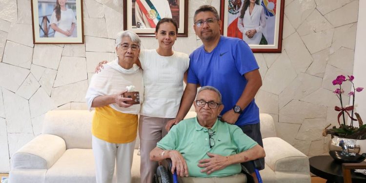 Ana Paty Peralta realiza Jornada de Atención Ciudadana “¡Cancún Nos Une!” en el Palacio Municipal