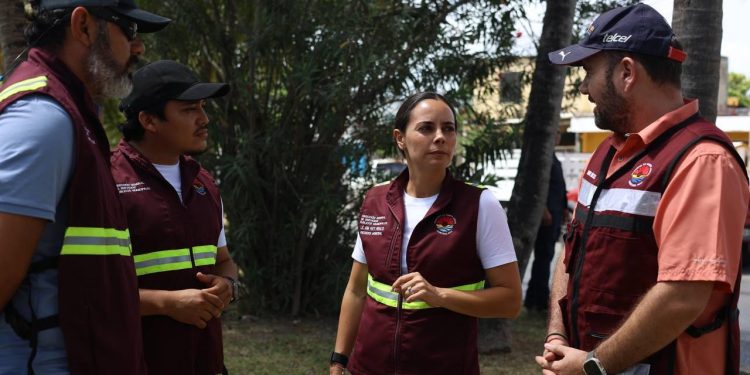 Frente frío No. 37; Ana Paty Peralta supervisa desazolve de pozos en Cancún