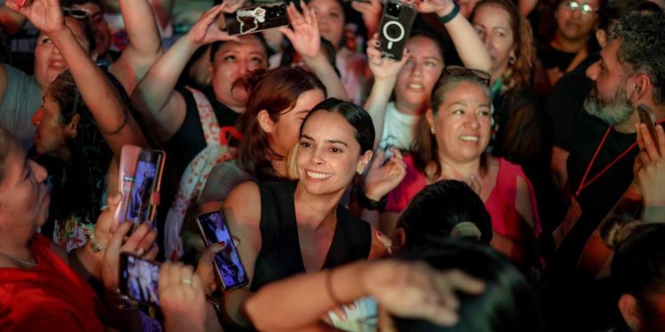 Ana Paty Peralta se une a las actividades del “Carnaval Cancún 2025”