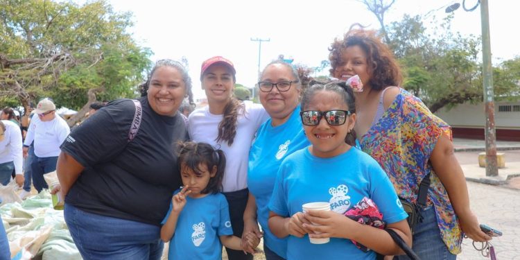Ana Paty Peralta siembra Árbol Conmemorativo con motivo del 55 aniversario de la fundación de Cancún