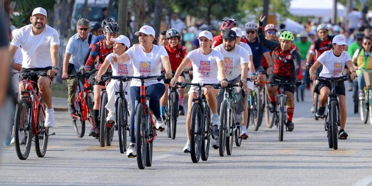 Realizan la segunda edición del “Paseo Cancunense” en Cancún