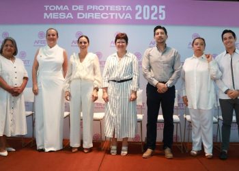Ana Paty Peralta asistió a la toma de protesta de la (AFEET) Filial Quintana Roo