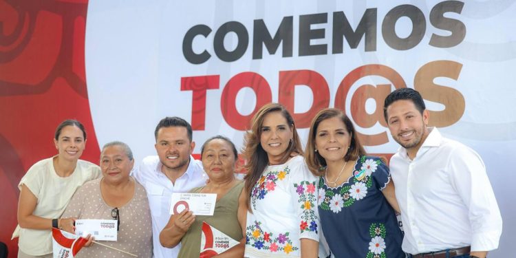 Entregan apoyos alimentarios en especie y tarjetas monetarias del programa “Comemos Todos” en Cancún