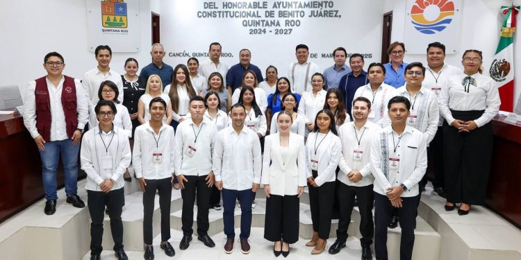 Ana Paty Peralta, convivió con los 17 integrantes del “Cabildo Juvenil 2025”