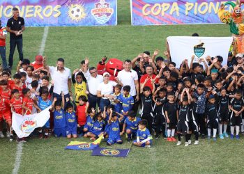Ana Paty Peralta, inauguró la “Copa Pioneros 2025” en Cancún