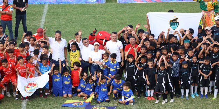 Ana Paty Peralta, inauguró la “Copa Pioneros 2025” en Cancún