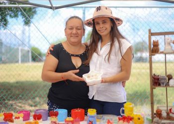 Ana Paty Peralta, visitó el “Bazar del emprendimiento” del Sistema DIF Benito Juárez