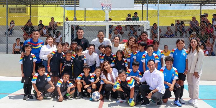 Inauguran canchas de usos múltiples en el Fraccionamiento Paseos del Mar en Cancún