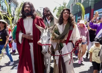 Arranca la representación del Viacrucis en Iztapalapa