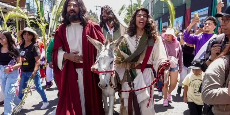 Arranca la representación del Viacrucis en Iztapalapa