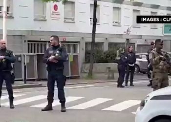 Ataque con cuchillo en secundaria de Francia deja un fallecido y tres heridos
