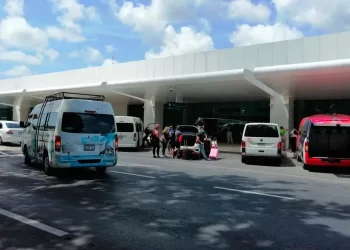 ¿Cómo llegar del Aeropuerto de Cancún al centro en transporte público?