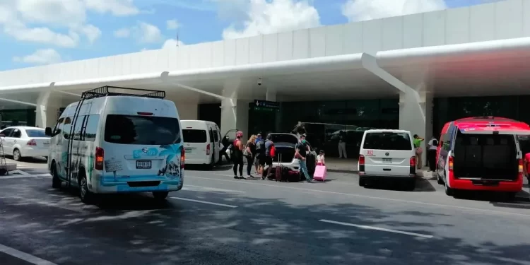¿Cómo llegar del Aeropuerto de Cancún al centro en transporte público?