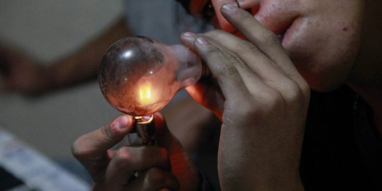 ¿Cuáles son los riesgos del consumo de cristal en jóvenes?