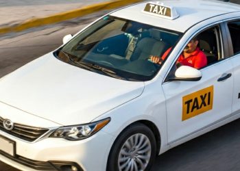 ¿Dónde tomar taxis seguros en Cancún de madrugada?
