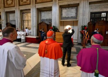 Entierro del Papa Francisco en la Basilica de Santa Maria la Mayor detalles del historico rito funerario