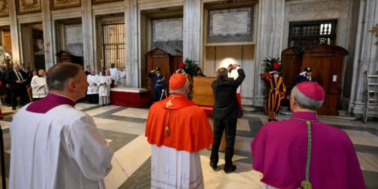 Entierro del Papa Francisco en la Basilica de Santa Maria la Mayor detalles del historico rito funerario