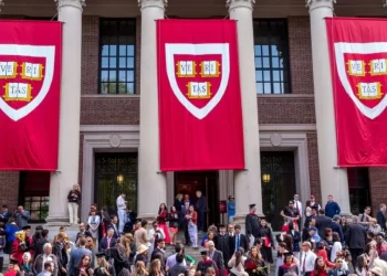 Harvard bajo presión: Gobierno de Trump congela fondos por negarse a limitar activismo estudiantil