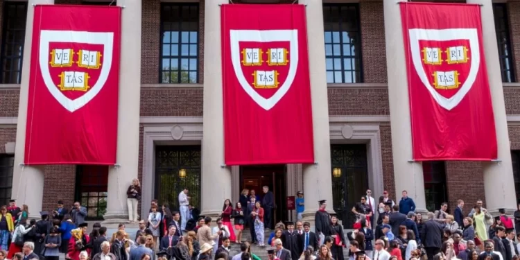 Harvard bajo presión: Gobierno de Trump congela fondos por negarse a limitar activismo estudiantil