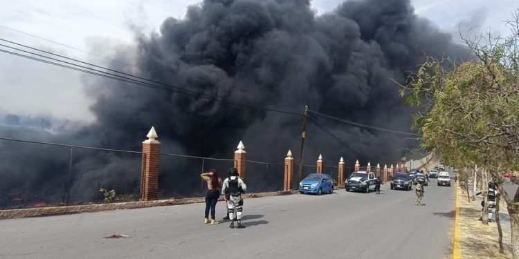 Incendio consume el campo de tiro de la Policia de Zacatecas