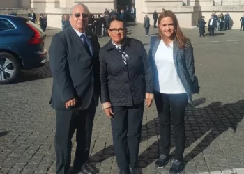 Rosa Icela ya está en el Vaticano para el funeral del Papa