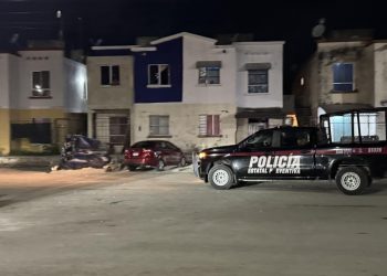 Imagen que ilustra el violento ataque en Villas Otoch Paraíso de Cancún, donde una mujer fue herida de bala en el rostro.